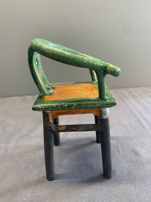 A pair of Chinese sancai-glazed miniature horseshoe-back chairs, Ming — photo 3
