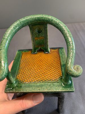 A pair of Chinese sancai-glazed miniature horseshoe-back chairs, Ming — photo 6