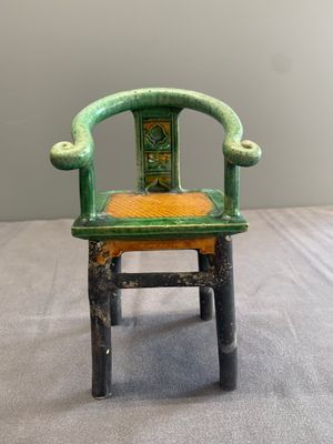 A pair of Chinese sancai-glazed miniature horseshoe-back chairs, Ming — photo 8
