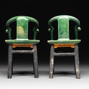 A pair of Chinese sancai-glazed miniature horseshoe-back chairs, Ming — photo 4