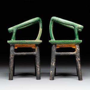 A pair of Chinese sancai-glazed miniature horseshoe-back chairs, Ming — photo 5