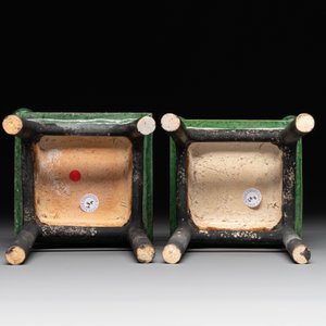 A pair of Chinese sancai-glazed miniature horseshoe-back chairs, Ming — photo 7