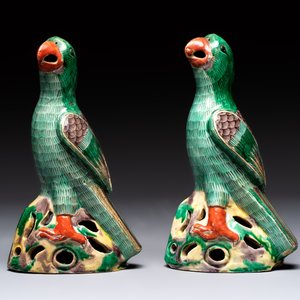 A pair of Chinese sancai-glazed parrots, 19th C. — photo 3