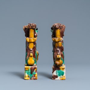 A pair of Chinese sancai models of dogs and a pair of 'Buddhist lions' joss stick holders, Kangxi — photo 13