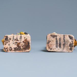A pair of Chinese sancai models of dogs and a pair of 'Buddhist lions' joss stick holders, Kangxi — photo 14