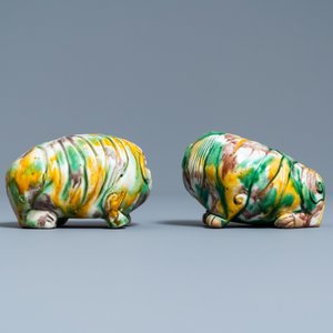 A pair of Chinese sancai models of dogs and a pair of 'Buddhist lions' joss stick holders, Kangxi — photo 5