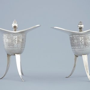 A pair of Chinese silver archaic "Jue" wine cups marked for Heng Li, Tientsin, 19th C. — photo 2