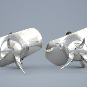 A pair of Chinese silver archaic "Jue" wine cups marked for Heng Li, Tientsin, 19th C. — photo 4