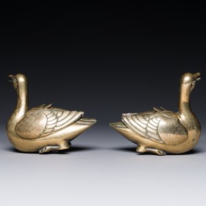 A pair of Chinese silver-inlaid bronze duck-shaped water droppers, Qing — photo 3