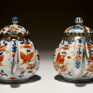 A pair of Chinese silver-mounted gilt Imari-style teapots and covers, Kangxi — photo 5