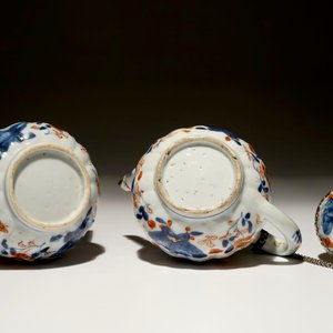 A pair of Chinese silver-mounted gilt Imari-style teapots and covers, Kangxi — photo 7