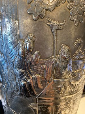 A pair of Chinese silver vases depicting 'Guo Ziyi's birthday', Qingyun 慶雲 mark, 19th C. — photo 12