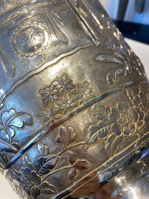 A pair of Chinese silver vases depicting 'Guo Ziyi's birthday', Qingyun 慶雲 mark, 19th C. — photo 15