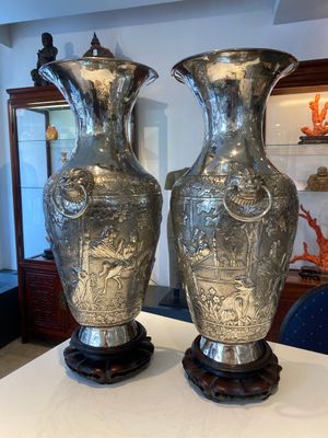 A pair of Chinese silver vases depicting 'Guo Ziyi's birthday', Qingyun 慶雲 mark, 19th C. — photo 4