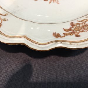 A pair of Chinese Spanish market plates with the arms of Arguello, Qianlong, ca. 1770 — photo 3