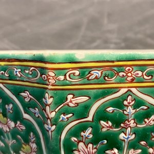 A pair of Chinese Thai market Bencharong covered boxes, 19th C. — photo 12