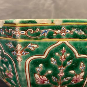 A pair of Chinese Thai market Bencharong covered boxes, 19th C. — photo 31