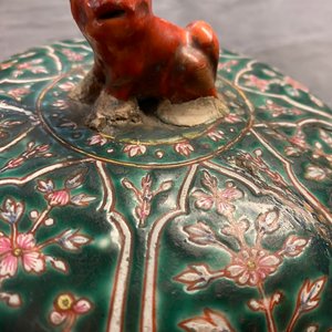 A pair of Chinese Thai market Bencharong covered boxes, 19th C. — photo 39