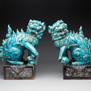 A pair of Chinese turquoise-and-aubergine-glazed Buddhist lions, probably Swatow kilns, 19th C. — 照片 2