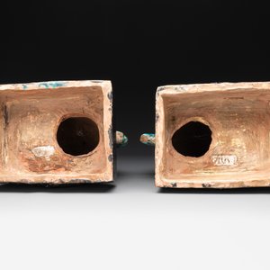 A pair of Chinese turquoise-and-aubergine-glazed Buddhist lions, probably Swatow kilns, 19th C. — foto 7