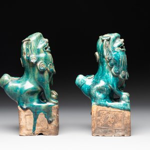 A pair of Chinese turquoise-glazed Buddhist lions on stands, probably Swatow kilns, 19th C. — photo 3