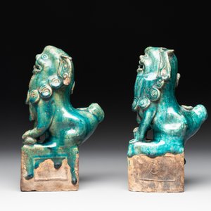 A pair of Chinese turquoise-glazed Buddhist lions on stands, probably Swatow kilns, 19th C. — photo 5