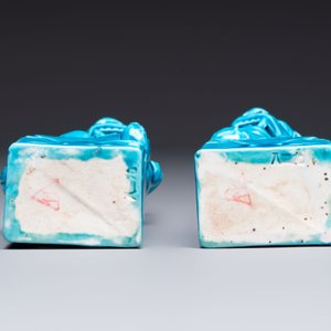 A pair of Chinese turquoise-glazed cats and a pair of Buddhist lions, 20th C. — photo 13