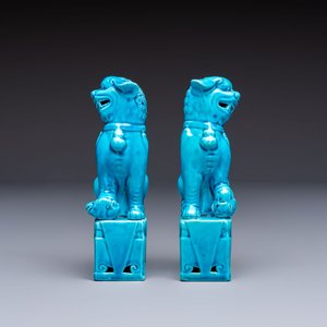 A pair of Chinese turquoise-glazed cats and a pair of Buddhist lions, 20th C. — photo 9