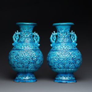 A pair of Chinese turquoise-glazed 'lotus' vases, 19th C. — 照片 2