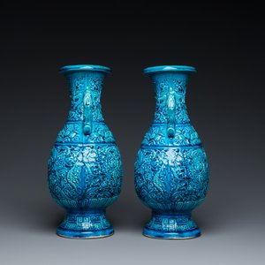 A pair of Chinese turquoise-glazed 'lotus' vases, 19th C. — 照片 5