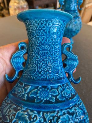 A pair of Chinese turquoise-glazed 'lotus' vases, Republic — 照片 3