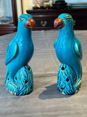 A pair of Chinese turquoise-glazed parrots, 19th C. — 照片 1