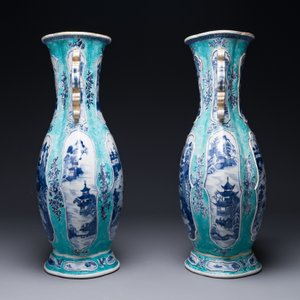 A pair of Chinese turquoise-ground blue and white vases depicting the Whampoa Pagoda and the Pearl River, Qianlong — 照片 2