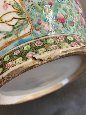 A pair of Chinese turquoise-ground famille rose vases, 19th C. — 照片 18