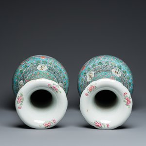 A pair of Chinese turquoise-ground famille rose vases, 19th C. — 照片 5