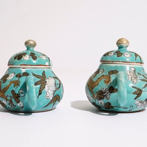 A pair of Chinese turquoise ground miniature teapots and cover in Dayazhai style, 19th C. — photo 5