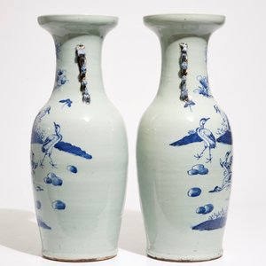 A pair of Chinese vases in blue and white on celadon ground with cranes, 19th C. — photo 4
