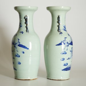 A pair of Chinese vases in blue and white on celadon ground with cranes, 19th C. — photo 8