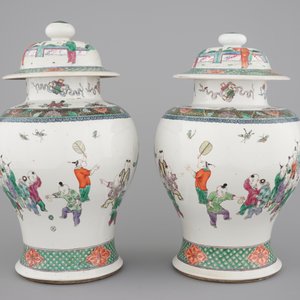 A pair of Chinese vases with covers with playing boys, 19th C. — photo 3