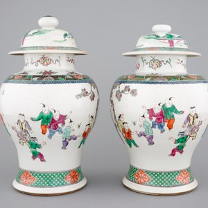 A pair of Chinese vases with covers with playing boys, 19th C. — photo 4