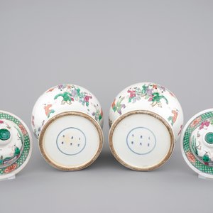 A pair of Chinese vases with covers with playing boys, 19th C. — photo 6