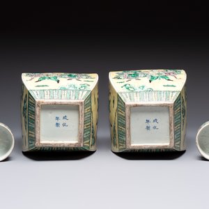 A pair of Chinese verte biscuit covered square jars on wooden stand, 19th C. — photo 6