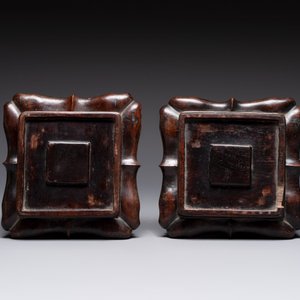 A pair of Chinese verte biscuit covered square jars on wooden stand, 19th C. — photo 7