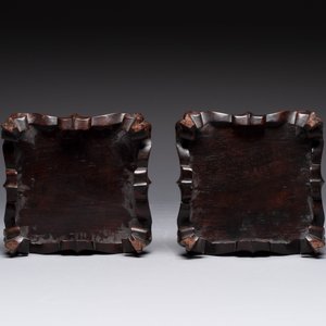 A pair of Chinese verte biscuit covered square jars on wooden stand, 19th C. — photo 8