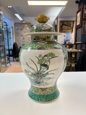 A pair of Chinese verte-biscuit 'cranes and flowers' vases and covers, 19th C. — photo 14