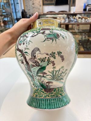 A pair of Chinese verte-biscuit 'cranes and flowers' vases and covers, 19th C. — photo 17