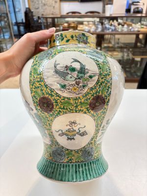 A pair of Chinese verte-biscuit 'cranes and flowers' vases and covers, 19th C. — photo 3