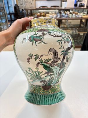 A pair of Chinese verte-biscuit 'cranes and flowers' vases and covers, 19th C. — photo 4