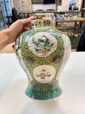 A pair of Chinese verte-biscuit 'cranes and flowers' vases and covers, 19th C. — photo 5