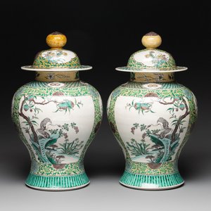 A pair of Chinese verte-biscuit 'cranes and flowers' vases and covers, 19th C. — photo 1